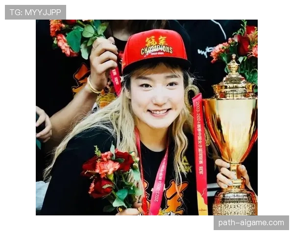 李梦赛场像邻家妹妹，走出通道却拎着还带价签的名牌包——画面太扎心